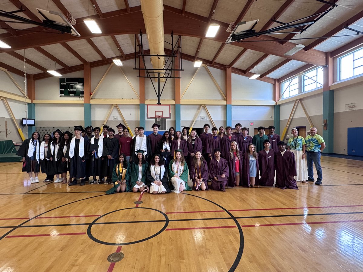 Congratulations to the 2025 Senior Class!!! These young men and ladies participated in our Senior Clap Out today. We loved watching them walk the halls and cheered them on! 👨‍🎓