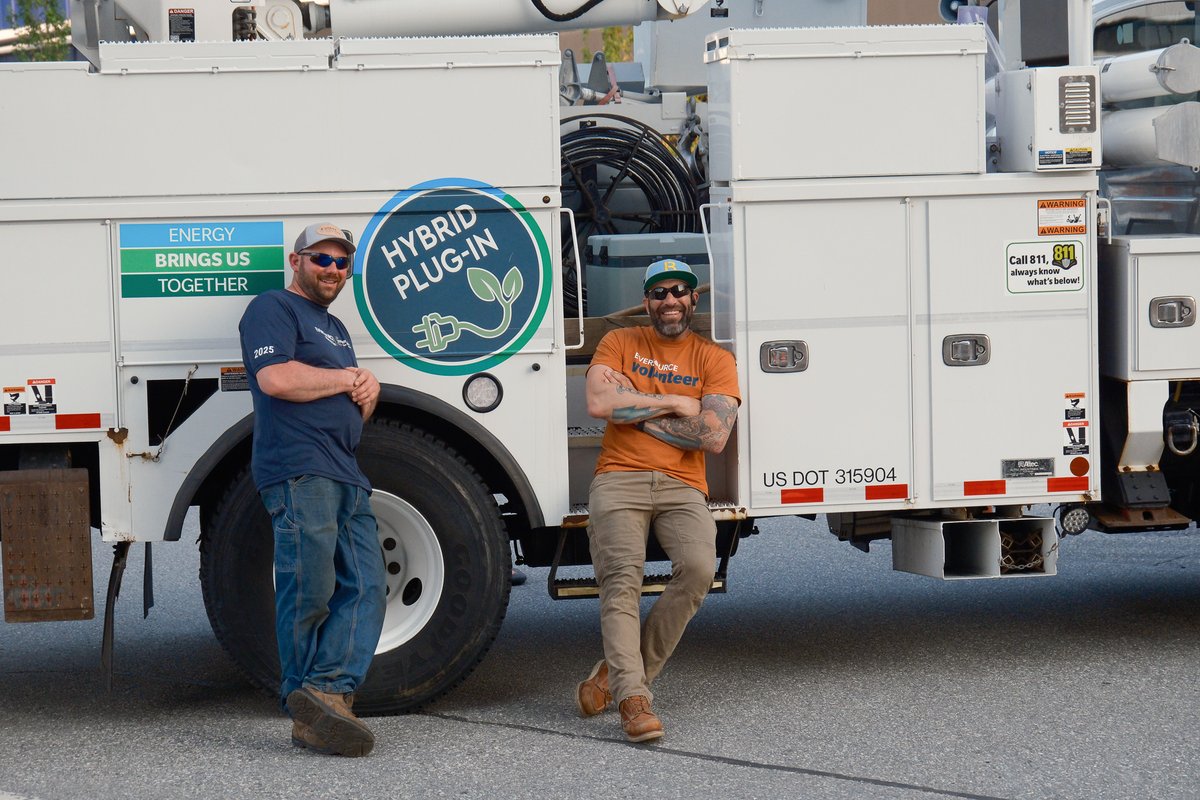 Troubleshooter Bob Michaud and Transmission lineworker Josh Caron were among the 82 employees who volunteered at last week’s Eversource Walk &amp; 5K Run for Easterseals NH. Thank you to everyone who came and helped out at #ESWalk—we appreciate you!