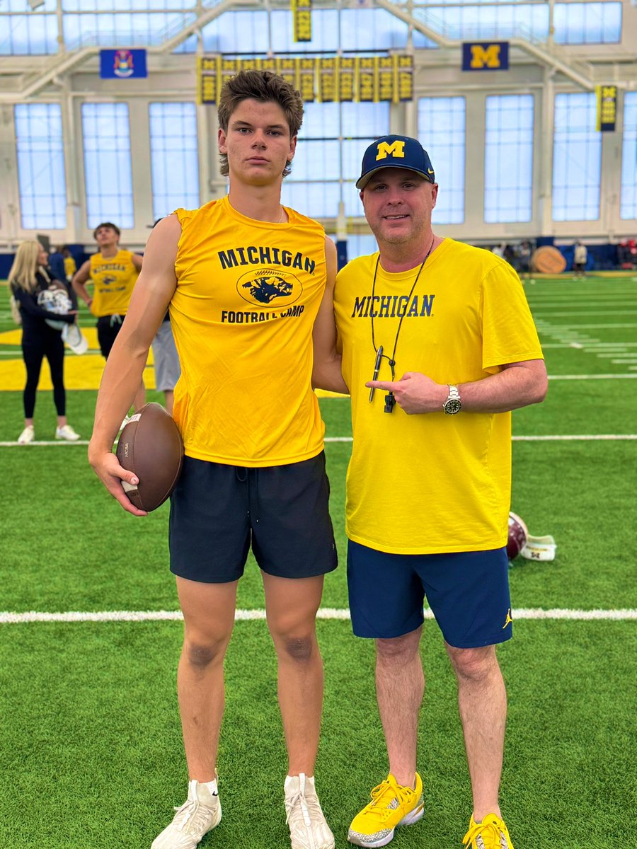 MLeeQB11's tweet image. What a day in Ann Arbor yesterday with @UMichFootball
I had the opportunity to throw for @ChipLindsey11 and @Coach_Sinagoga to start the day, followed by a tour of the amazing new locker room and players lounge. Then closed out the day at camp and was honored to take home QB…