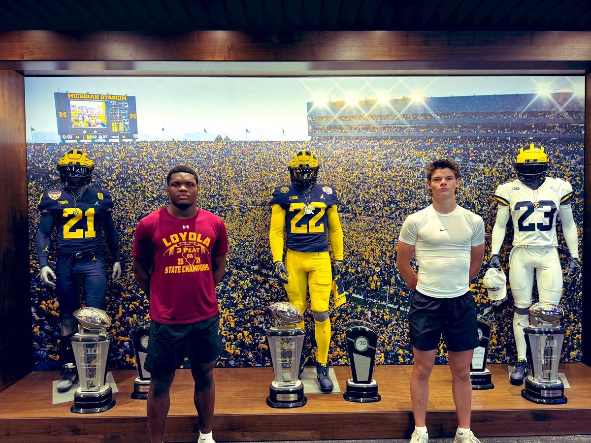 MLeeQB11's tweet image. What a day in Ann Arbor yesterday with @UMichFootball
I had the opportunity to throw for @ChipLindsey11 and @Coach_Sinagoga to start the day, followed by a tour of the amazing new locker room and players lounge. Then closed out the day at camp and was honored to take home QB…
