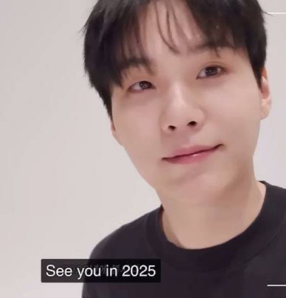 XD1998s's tweet photo. ที่บอกว่าแล้วเจอกันในปี2025 ที่แปบว่าเจอกันในปี2025จริงๆ อีก 10 วันเท่านั้นอาร์มี่ 😭💜 https://t.co/koxLzU46Zt