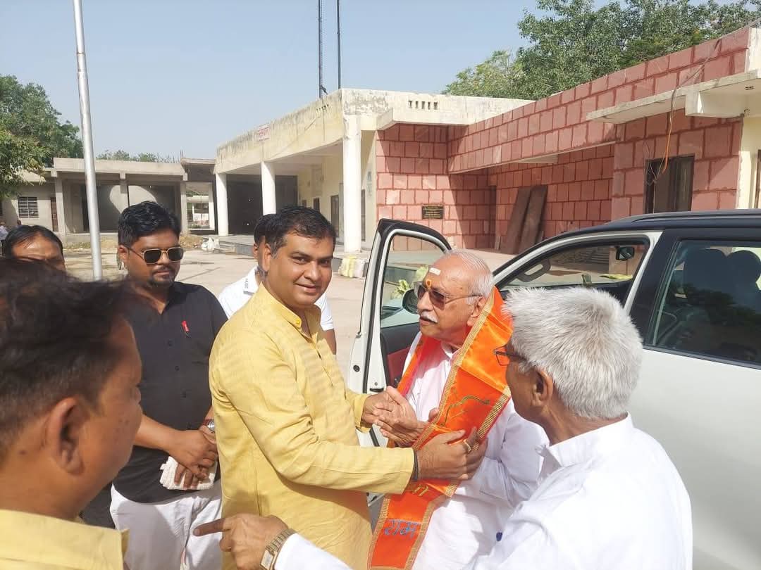ashishparshad's tweet photo. वरिष्ठतम प्रचारक और विहिप के केंद्रीय_मार्गदर्शक दिनेश जी भाईसाहब ने संघ के प्रकल्प के रूप में अंतर्राष्ट्रीय पहचान बना चुके सत्यवादी राजा_हरिश्चन्द्र_धाम का अवलोकन किया और किए गये कार्यों की प्रशंसा की
@narendramodi 
@myogiadityanath 
@spsinghbaghelpr 
@aksharmaBharat https://t.co/nXWIxJbLko