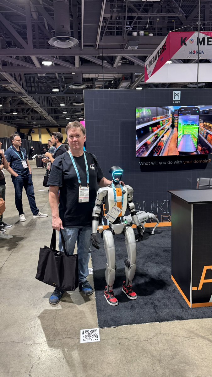 I made a new friend, Terri, at AWE. <a href="/AukiNetwork/">Follow @Auki</a>