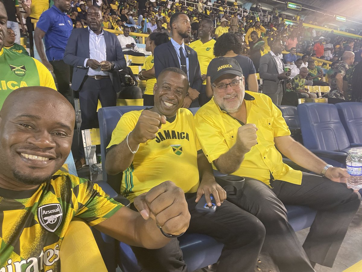 Comrades outside in full support the Reggae Boys 🇯🇲👊