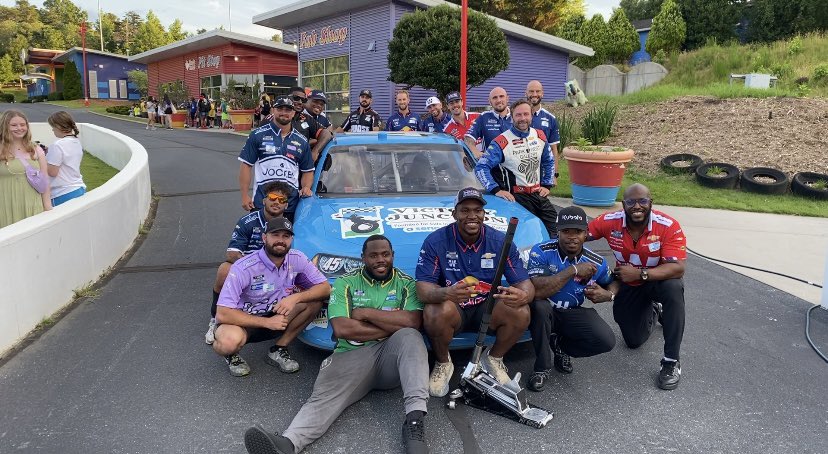 VictoryJunction's tweet photo. 🌤️We had the best time at our first NASCARnival of the summer! 🏁🎡 From games to giggles, we couldn’t keep all the fun to ourselves - so here are just a few of our favorite moments!💙💚💛❤️ https://t.co/wlfrZLJfU5