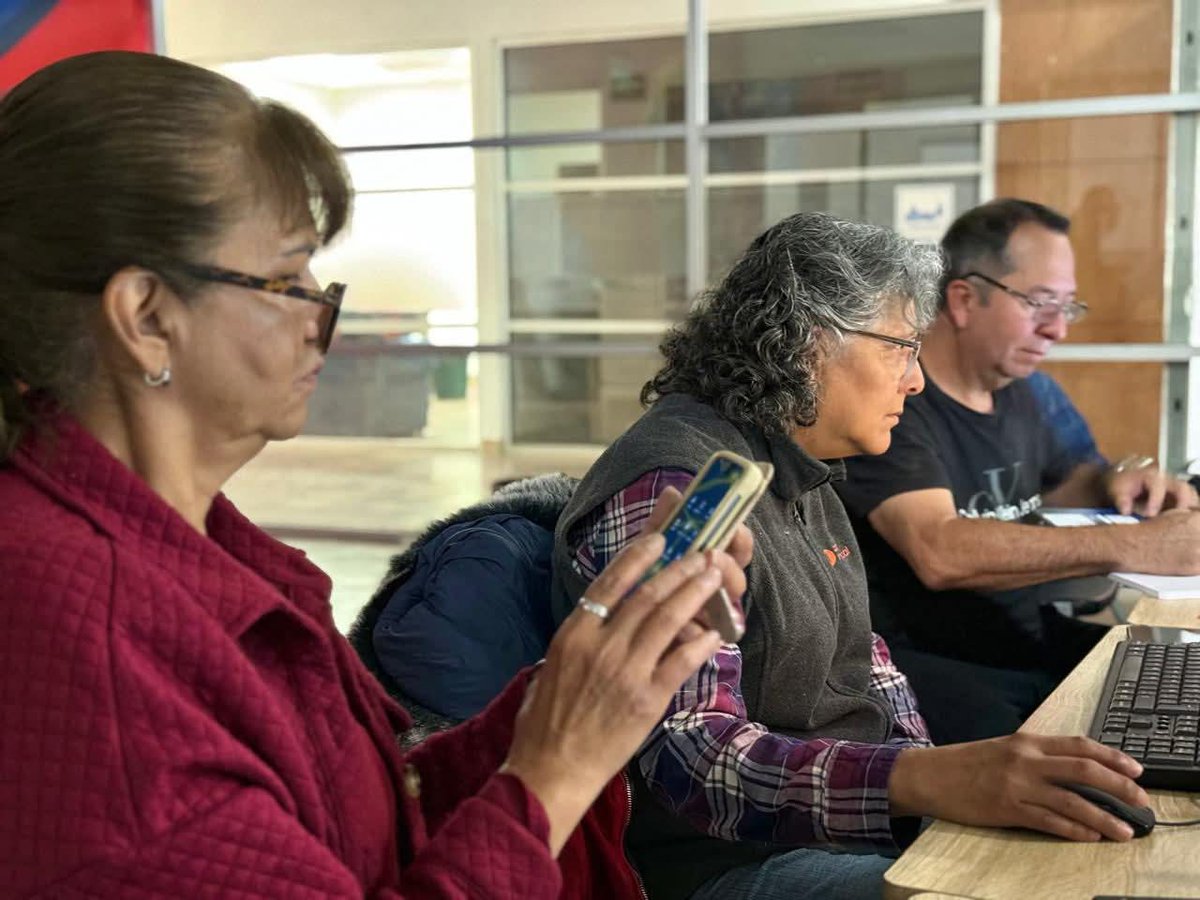 Se completó la segunda etapa del programa educativo "Capacitación Integral para el Adulto Mayor 2025"con el apoyo de #Oxxo #Tj  Orientadas al uso dispositivos móviles para comunicarse a través de plataformas digitales.
 
#TijuanaResponsabilidadDeTodos
