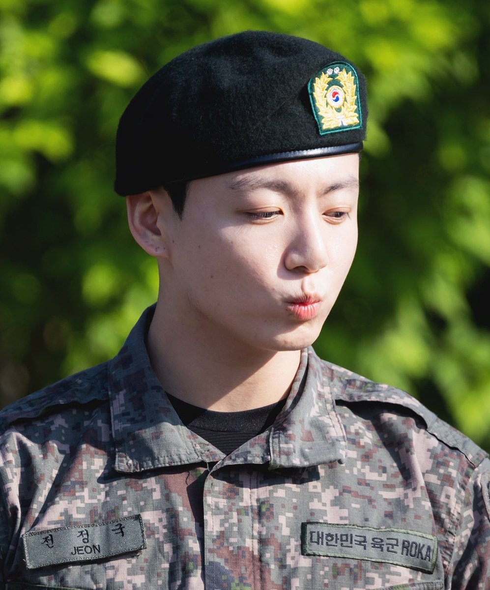 JeonJungkook_BR's tweet image. Ele passa mal se não fizer 😗