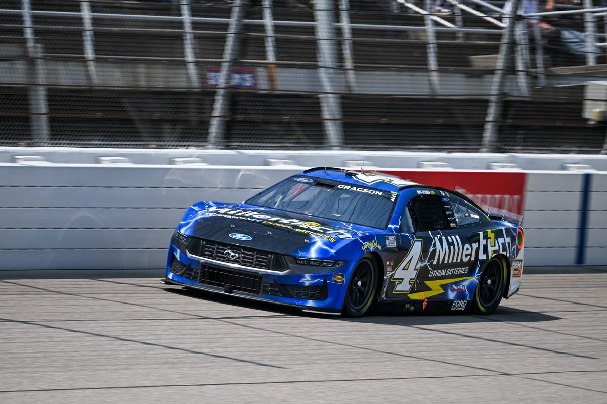 jakobkhalilart's tweet image. Design in action with Noah Gragson and Millertech 🎨🖌️