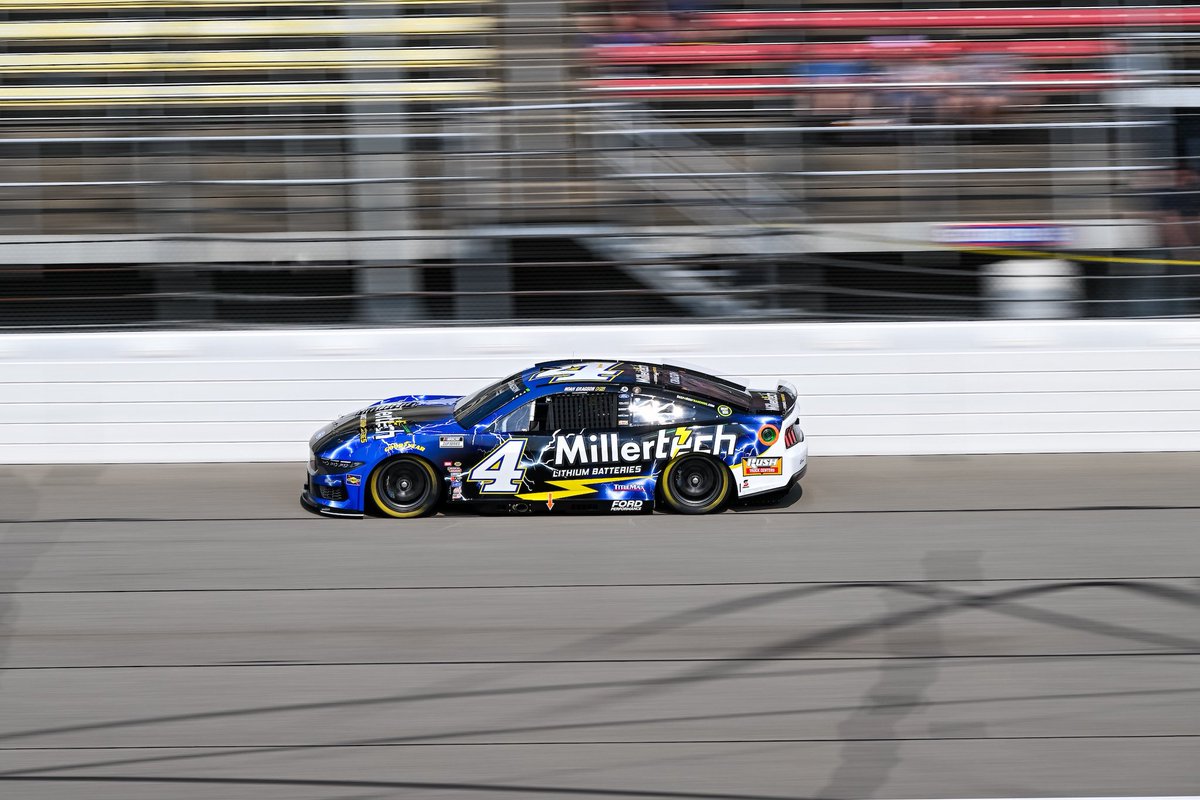 jakobkhalilart's tweet image. Design in action with Noah Gragson and Millertech 🎨🖌️