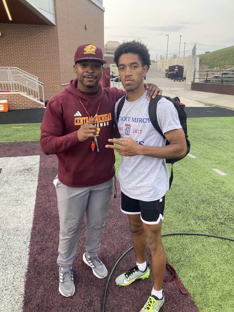 TaiPickett2026's tweet photo. Took the invite and the day to at the @CMU_Football prospect camp.
@coachdfulton 
@CoachDukes_ https://t.co/Lf6rL1wRny