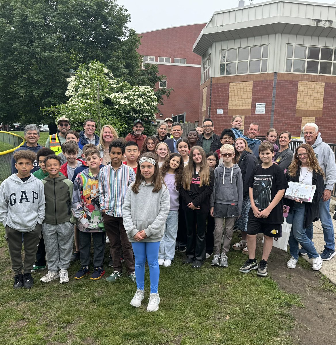 MayorOfMalden's tweet image. Special tree planting today and the reason was because it was to honor Forestdale School 5th Grader Claire Johnston who recently won the Arbor Day poster contest and was celebrated today by @MassDCR, @MaldenTrees, @adamweldai, and the school community!