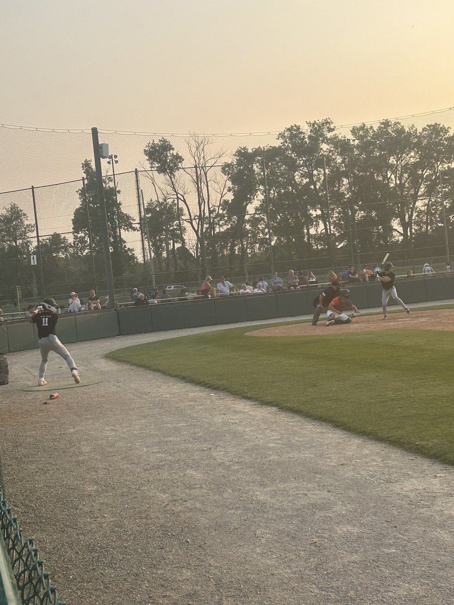 Extreme have the bats going in the 1st inning. They lead 6-0 early over the Indians.