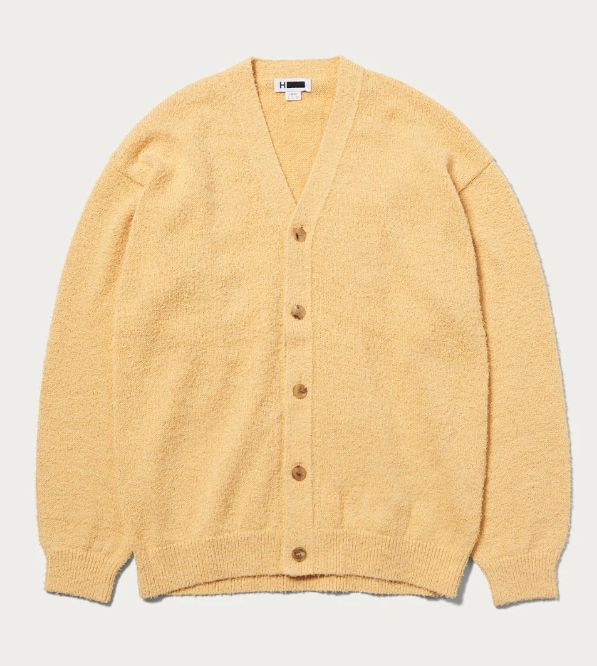 /／
📣#佐藤健 さん衣装🆕 ✨
\＼

〖＃クイックワン〗新CM「今日カフェで」篇

«健くん着用»
表情豊かなツイストコットンを使用したイエローのVネックカーディガン

詳細は🔻
dorama-fashion.com/sugar-lip
#健くん　#衣装