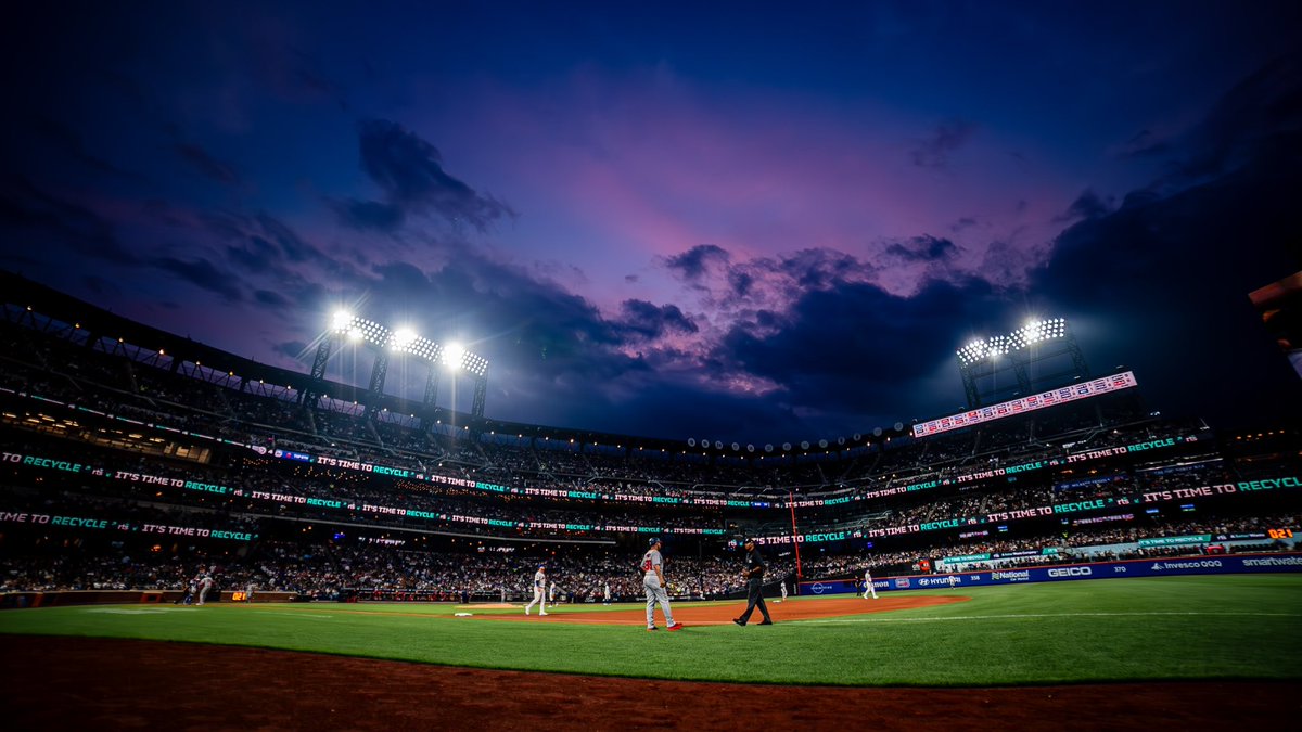 Mets's tweet image. Baseball skies &amp;gt;&amp;gt;