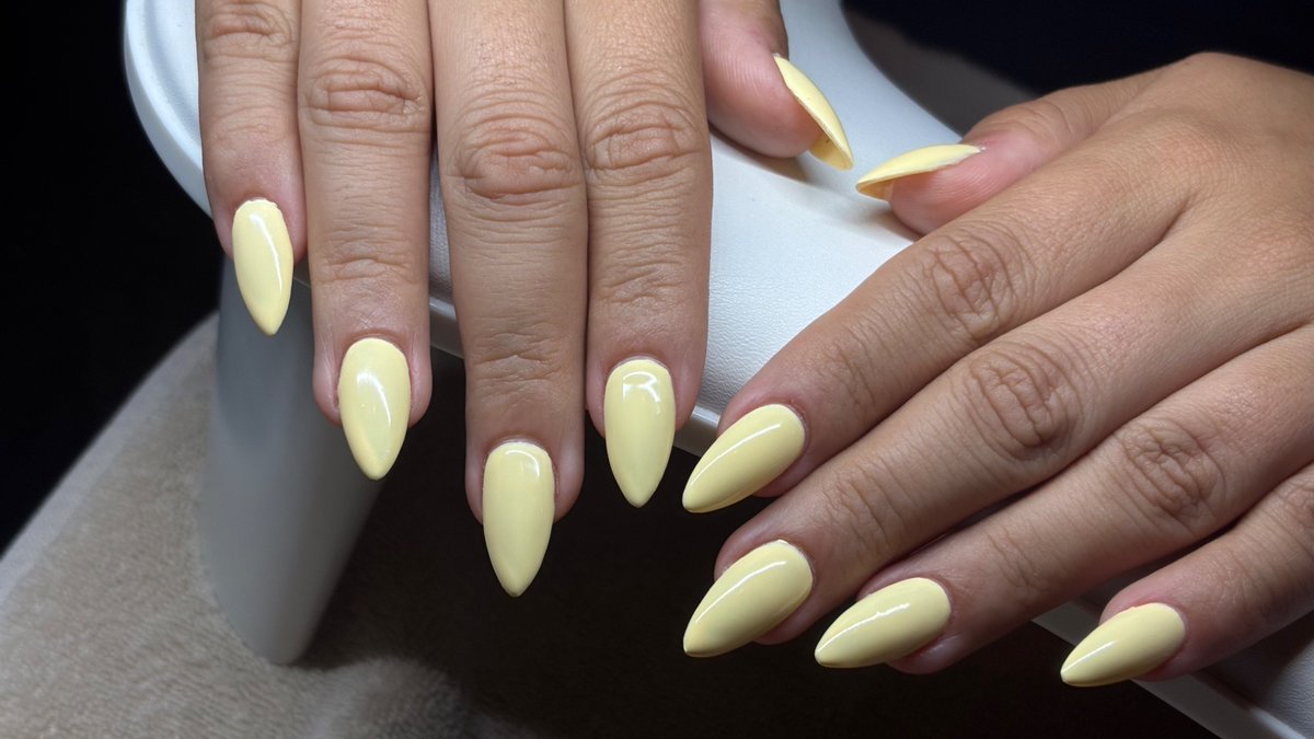 If you guys can help this girl out by sharing, I’d appreciate it thanks! I’m Offering a special for Friday &amp; Sat only! 
#LosAngeles #nails #LatinaOwnedBusiness #SupportSmallBusiness #LANailTech #NailTech