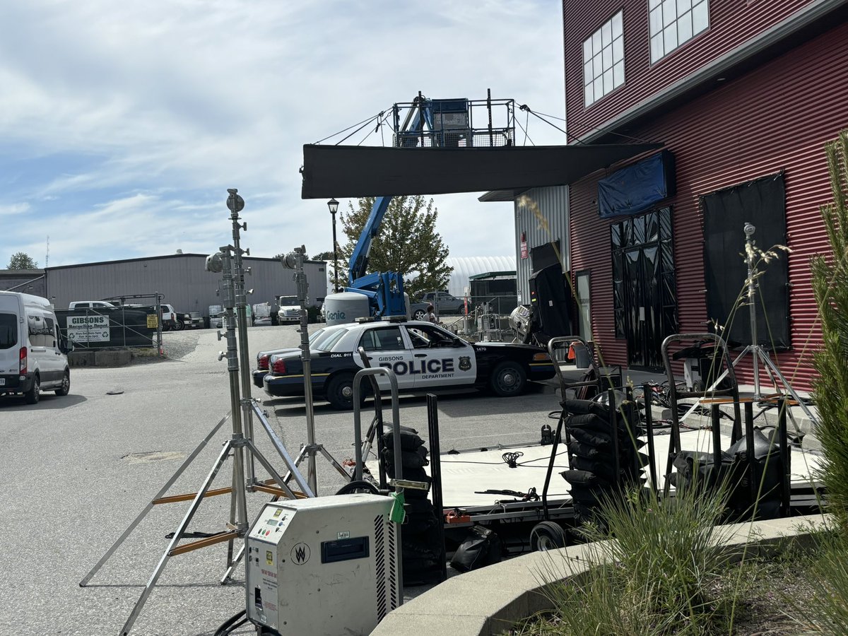 ChewieAdam's tweet photo. @yvrshootstweets saw murder in a small town in Gibson sad thing is Kristin and Russif don’t like fans or the crew https://t.co/QrkKvEgENI