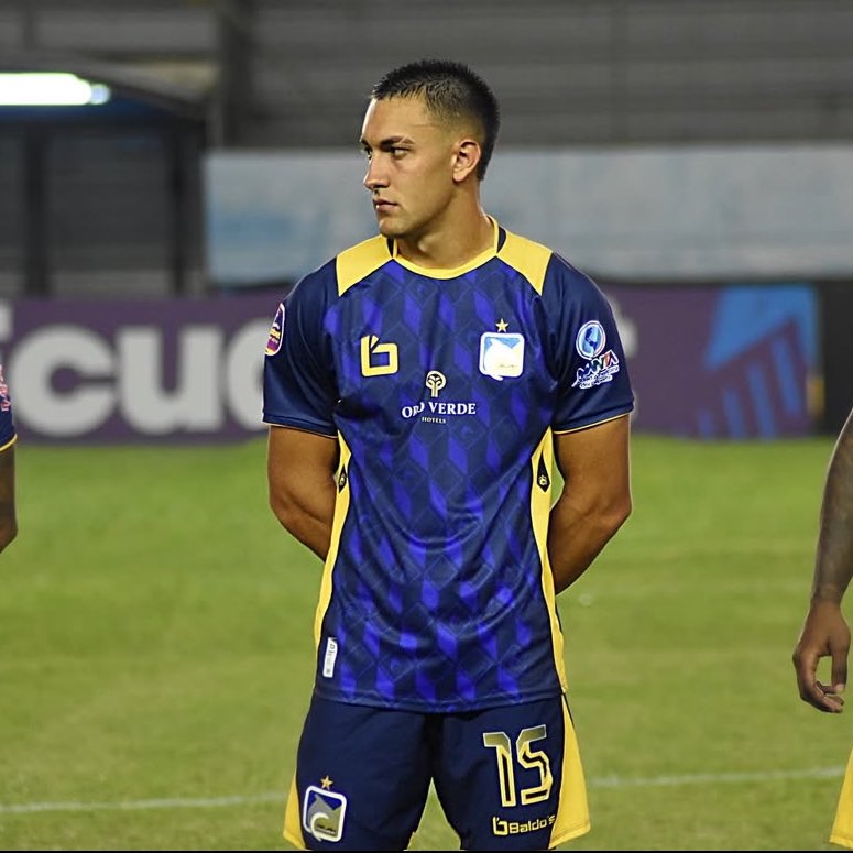 Ya que todavía no juega <a href="/LaTri/">La Tri 🇪🇨</a> 

Franco Zicarelli no es más jugador de <a href="/DelfinSC/">Delfín Sporting Club</a>, el argentino se suma a Ricardo Phillips y Luis Caicedo como salidas confirmadas en el cetáceo

De momento Delfín buscará 2 defensores centrales y un delantero pero no descarta reforzar otras líneas