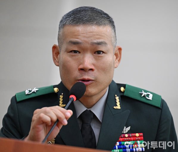 김동혁 군검찰단장..
박정훈 대령 항명수사의 기획자라고 알려져 있고, 특검 들어가면 첫번째 수사 대상..

잘 기억하자.. 정치군인 새끼들..