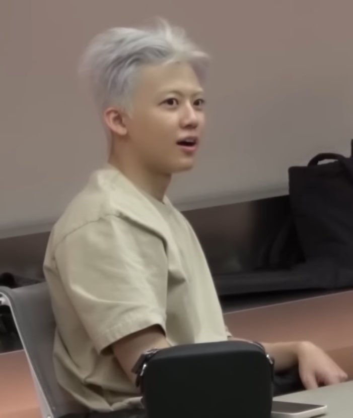 ปี1 เข้ามอใหม่ๆ                          ปี4 ตอนไปมอ