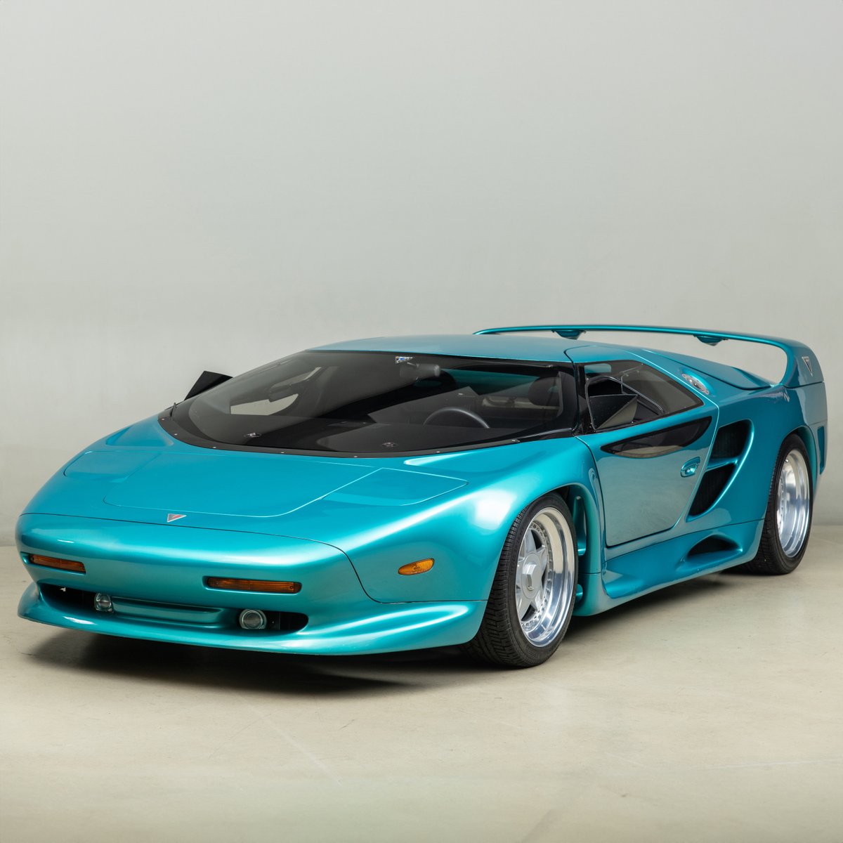 One of One 1993 Vector Avtech WX-3 Prototype

The 1993 Vector Avtech WX-3 represents a unique snapshot of American supercar design and development in the early 1990s, pioneered by Jerry Wiegart’s visionary approach from his California operation. Being the singular example of