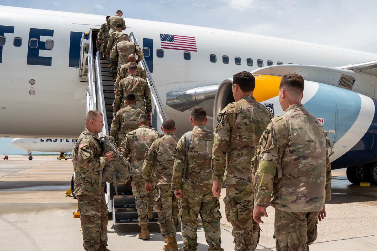 1stCavalryDiv's tweet image. 1st Cavalry Division Troopers load onto an airplane at Fort Cavazos, Texas, June 10, 2025. The First Team is participating in the Army’s 250th parade along with 6,500 other troops, 150 vehicles, and 50 aircrafts for the celebration. #Army250 #BeAllYouCanBe #FirstTeam