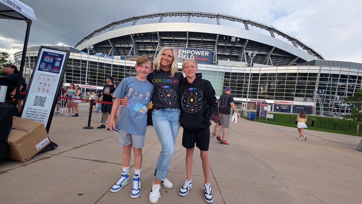 Hey <a href="/coldplay/">Coldplay</a>!  How about bringing the next generation on stage for a song! #Sec123Row39