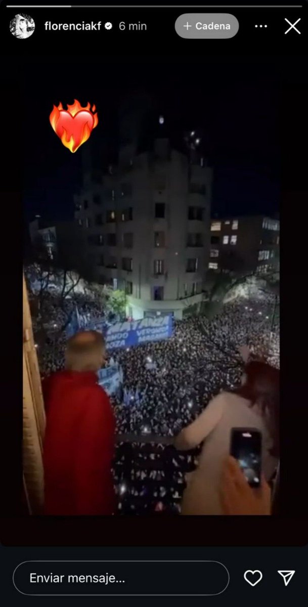 La imagen que compartió Florencia Kirchner, hija de Cristina Kirchner, tras el fallo de la Corte Suprema contra la expresidenta. 

corta.com