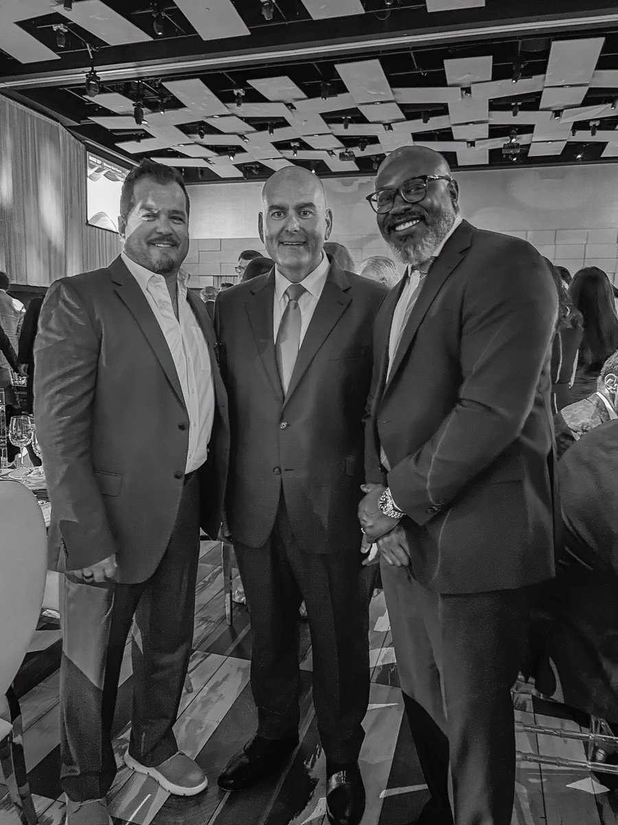 liuna183's tweet image. Proud to stand with Premier @fordnation and Mayor @StevenDelDuca at this year’s Mayor’s Gala in support of the Spirit of Generosity initiative.

LiUNA Local 183 is honoured to be part of a night that celebrates giving back and strengthening our communities. Since 2011, this…