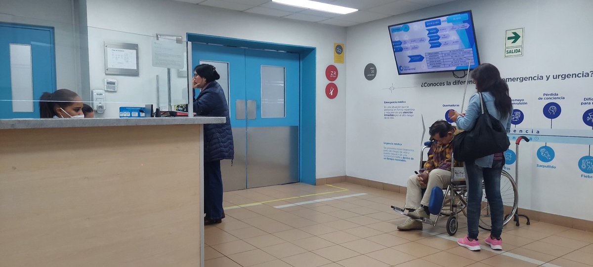 ivansalinask's tweet photo. En la #ClínicaInternacional de Lima no atendieron ppr emergencia a una persona que sufrió un accidente de tránsito si no venía primero el auditor médico de la aseguradora @RimacSeguros para validar el SOAT, a pesar que estaba activo. https://t.co/P7C9BM7omH