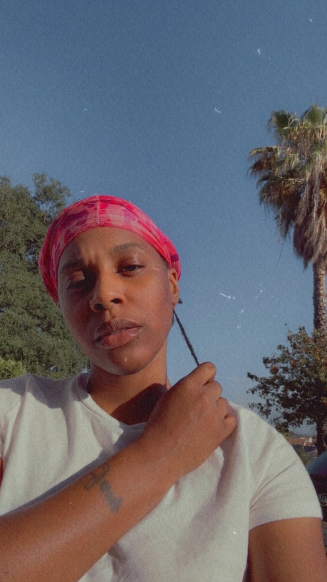 Kallme_capri's tweet image. Hair getting long af 

#pullit