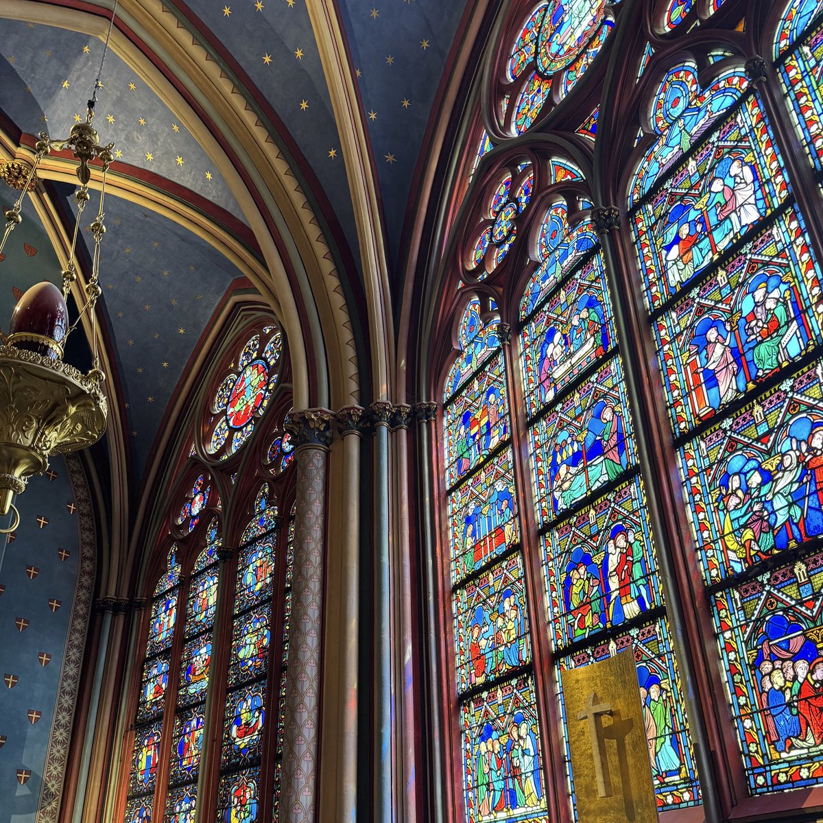 Сегодня уже в Париже и проинспектировали Нотр Дам. Красиво, мощно, но Реймский собор занимает отдельное место в моем сердечке