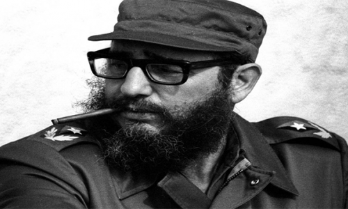 #Fidel Maestro de la Estrategia Perfecta, padre de generaciones de revolucionarios, se hizo Hombre de Todos los Siglos, por haber podido
interpretar desde temprana edad la explotación del hombre X el hombre. Comprendió que: “La revolución  es  hija de la cultura y de las ideas”,