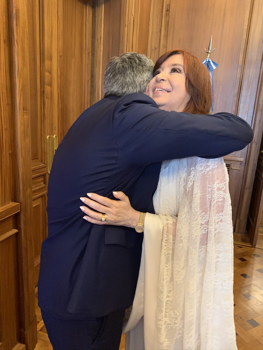 Comunicado. 

Como abogado de Cristina Fernández de Kirchner, denuncio ante al pueblo argentino y la comunidad internacional una de las decisiones judiciales más graves y vergonzosas desde el regreso de la democracia en 1983.
Hoy ha sido condenada una dirigente que no cometió