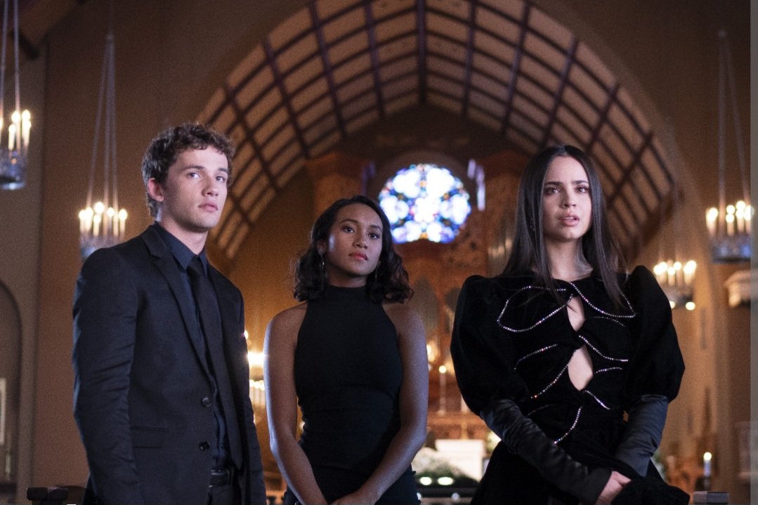 KloganJC's tweet image. #plltheperfectionists #PrettyLittleLiars