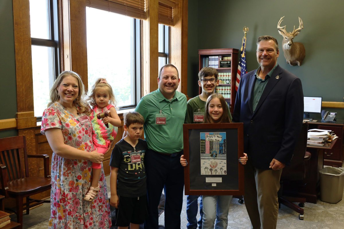 KSAGOffice's tweet image. It was an honor to welcome Gabby Bernal and the Bernal family to the Attorney General's office today! Gabby is this year's winner of the KBI's Missing Children's Poster Contest, held yearly to highlight some of Kansas' young artists and help raise awareness for missing children.
