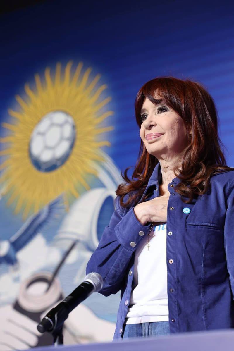 Cristina Fernández acaba de ser condenada, lo que acaba de ocurrir es un golpe institucional disfrazado de proceso judicial. No hay legalidad donde se manipulan pruebas, se violan garantías procesales y se criminaliza una trayectoria pública al servicio de los derechos del