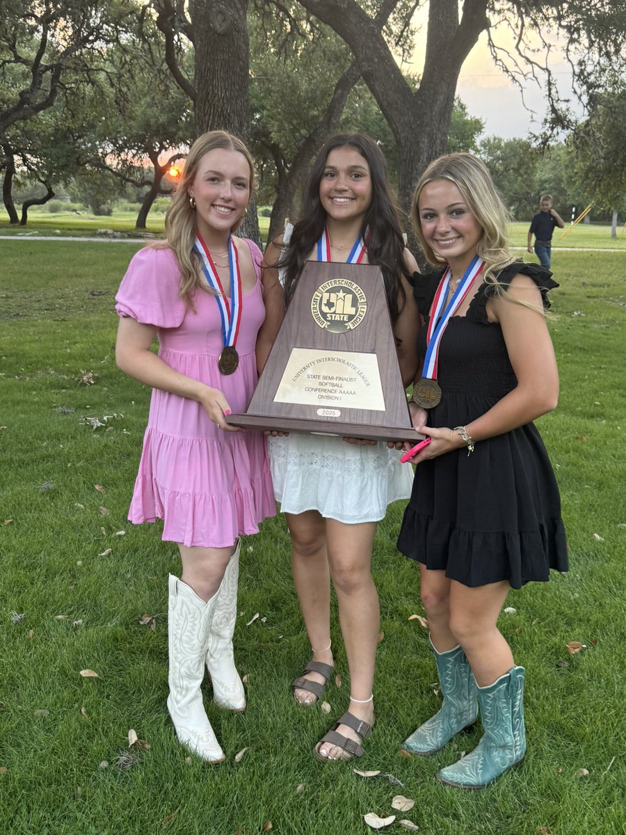 Ava Capek (@ava_capek2028) on Twitter photo Freshman Banquet! 💙SVHS🥉
-First team all-district
-Academic all district
-SV co-offensive MVP
-State semi-finalist 🥉
<a href="/SVRANGERSB/">Ranger Softball</a> @CoachRandle23 <a href="/CoachAwolf/">Amanda Wolf-Schramm 👆💙</a> <a href="/BombersTexas/">Texas Bombers Gold 14u Malpass</a> Freshman Banquet! 💙SVHS🥉
-First team all-district
-Academic all district
-SV co-offensive MVP
-State semi-finalist 🥉
<a href="/SVRANGERSB/">Ranger Softball</a> @CoachRandle23 <a href="/CoachAwolf/">Amanda Wolf-Schramm 👆💙</a> <a href="/BombersTexas/">Texas Bombers Gold 14u Malpass</a>