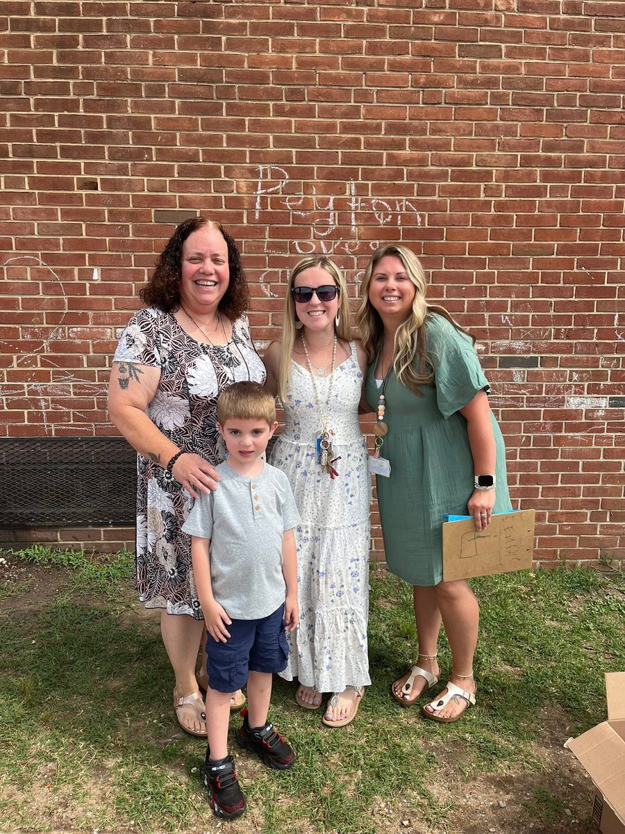 Mrs.Sloan tweet media