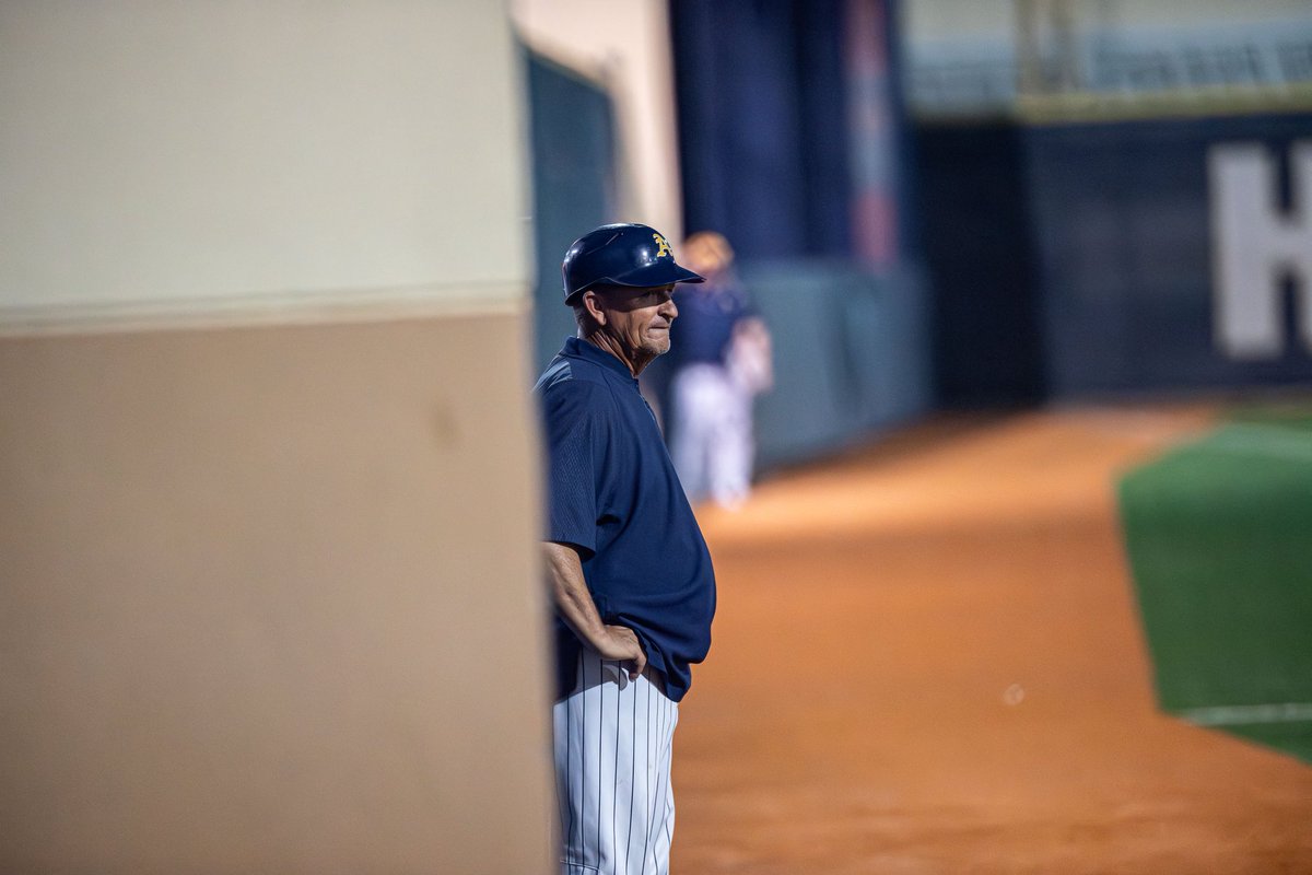 AquinasAthletics tweet media