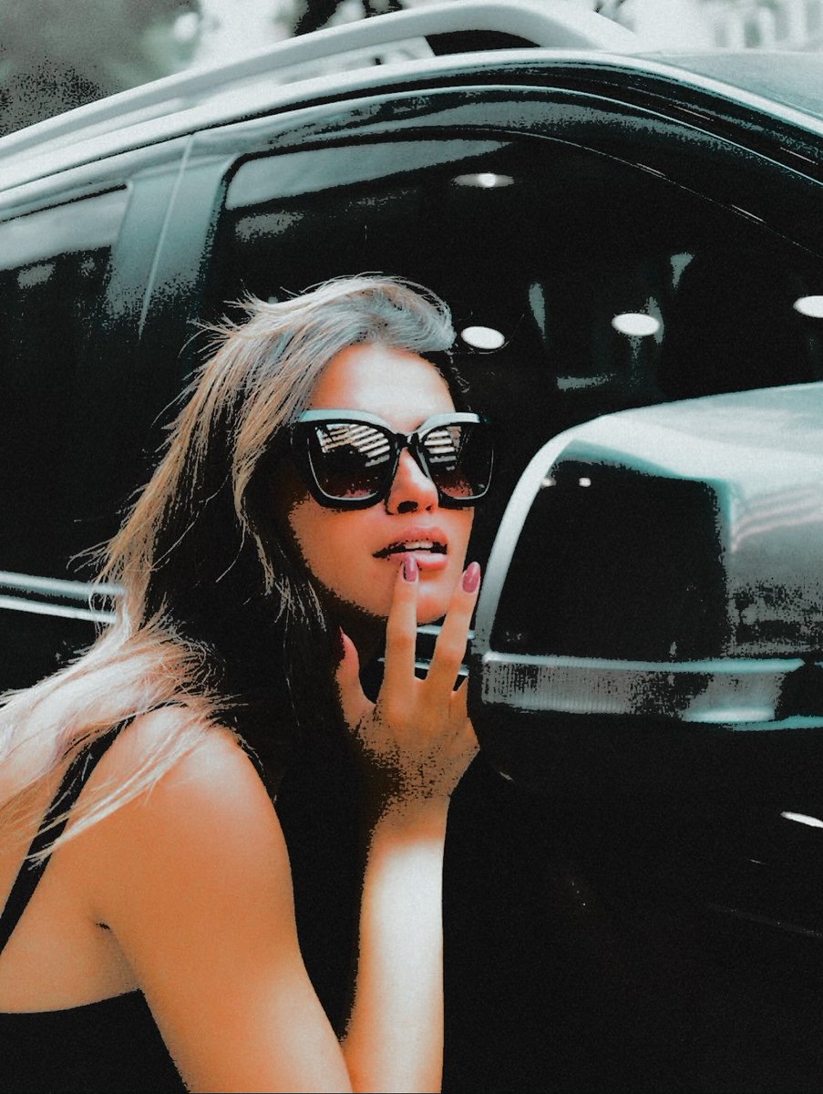 ⠀⠀⠀⠀
📸 new post: @𝐦𝐚𝐫𝐢𝐠𝐨𝐥𝐝_𝐬𝐭𝐞𝐥𝐥𝐚
⠀⠀⠀⠀⠀⠀⠀⠀
sun out, shades on. ☀️🕶️
⠀⠀⠀⠀⠀⠀⠀⠀⠀