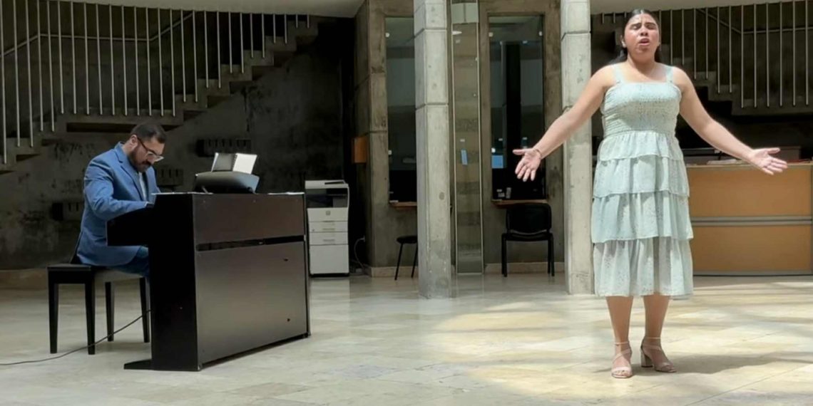Alumna de la Licenciatura en Música participará en el Artemisa, Festival de Ópera y Pedagogía Vocal.
Más información: comunica.uacj.mx/10-06-2025/708…
#UACJ #InspiraelFuturo #Ópera