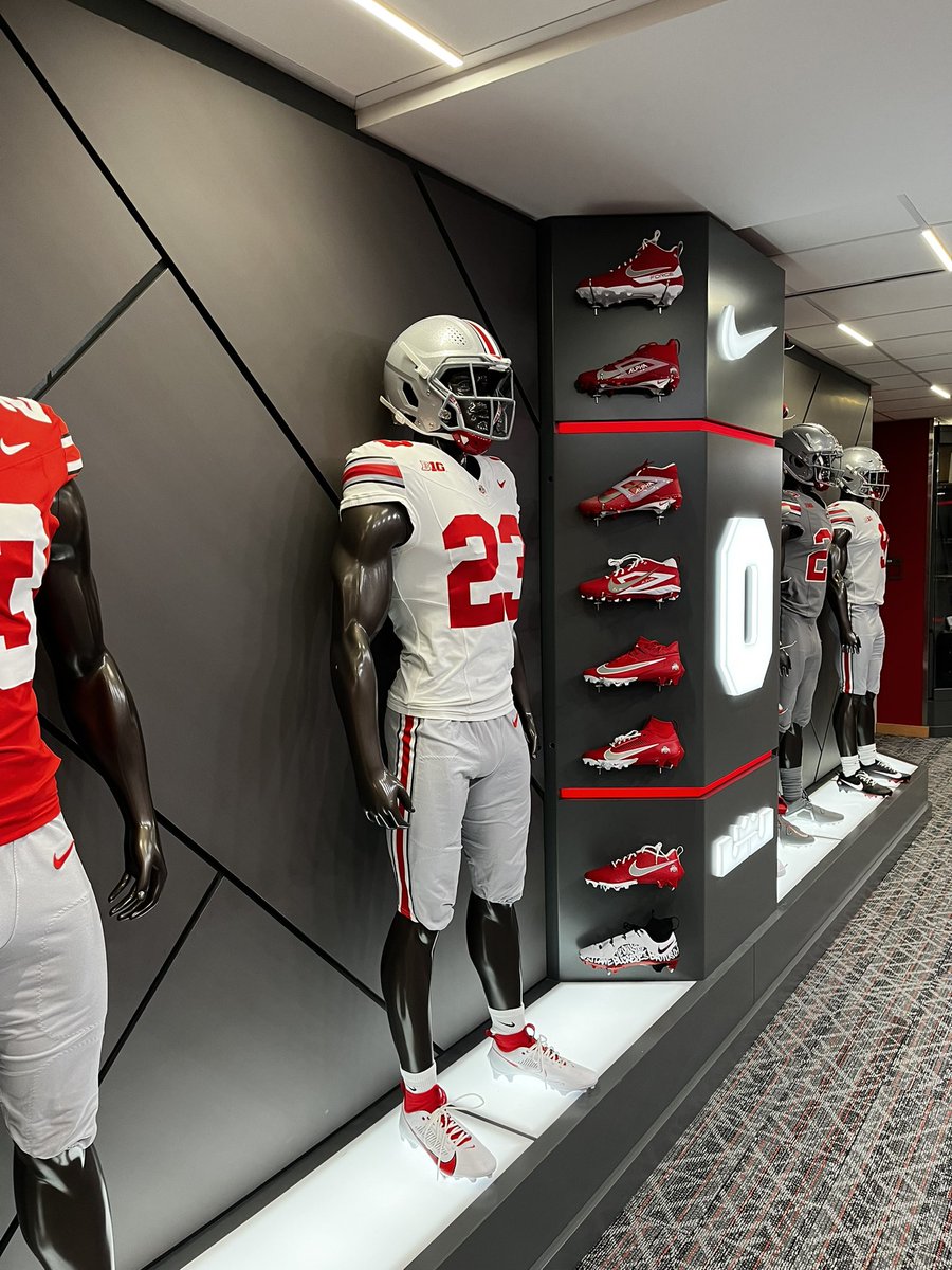 CarlosShird's tweet image. Had a fantastic time competing at Thee
 Ohio state camp!! Thank you #AGTG @R2X_Rushmen1 @PhelpsDLCoach @Coach_Urbanski @BillTeerlinck @Jamahl_Johnson @247Hudson