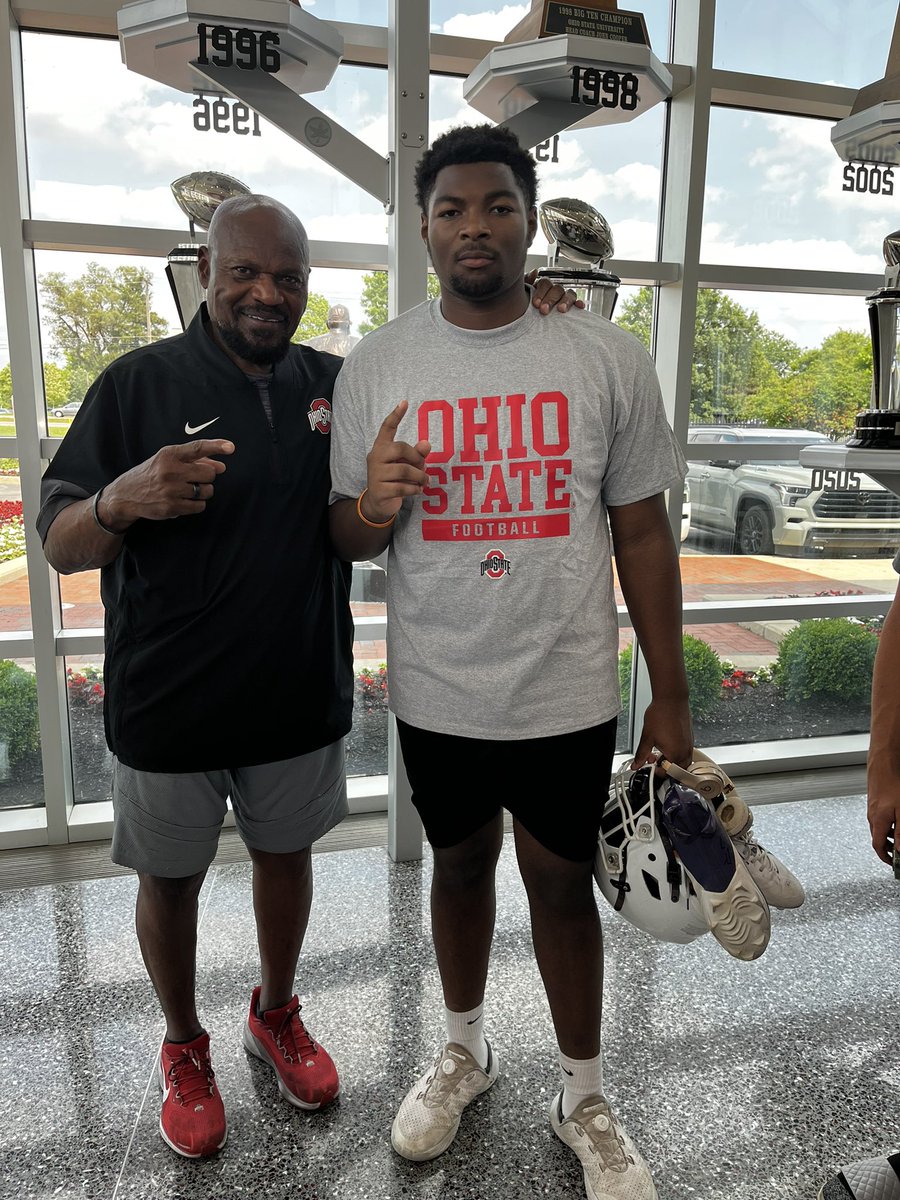 CarlosShird's tweet image. Had a fantastic time competing at Thee
 Ohio state camp!! Thank you #AGTG @R2X_Rushmen1 @PhelpsDLCoach @Coach_Urbanski @BillTeerlinck @Jamahl_Johnson @247Hudson