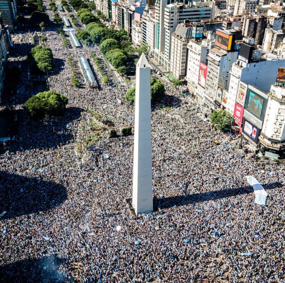 Nikgaturro's tweet photo. Cristina Kirchner PRESA. Chorros NUNCA MÁS. Comienza una nueva Argentina. https://t.co/Gil6QPpGJq
