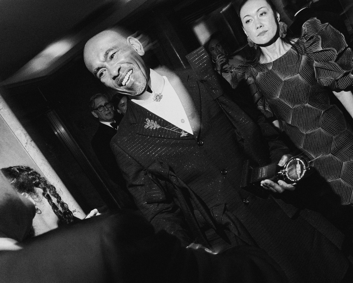 broadwaycom's tweet image. Stars from the Broadway season flock to the Carlyle Hotel following the 2025 Tony Awards to the bash hosted by producer John Gore and publicist Rick Miramontez.

Full gallery: bit.ly/43H2Z7O

📸:  Emilio Madrid for Broadway.com

#tonyawards #carlyle #party