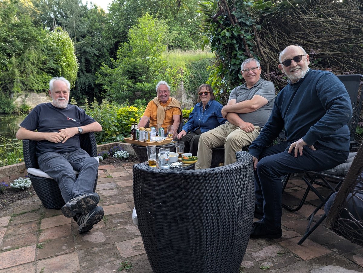 Warwick100B's tweet photo. A lovely evening spent with some of the Warwick 100 team, celebrating hitting our 100 target.

A lovely kingfisher flyby, bouncing mayflies, an acrobatic grey wagtail, a hunting juvenile pike and a couple of gatecrashing peregrines topped it off! https://t.co/F5eVqgUypR