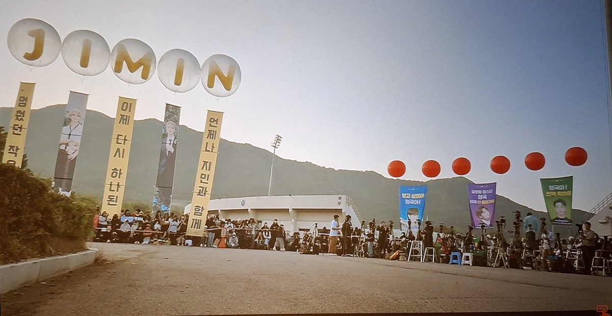 cocojm_ot7's tweet image. WOW 😳 ITS HUGE OMG ??!?