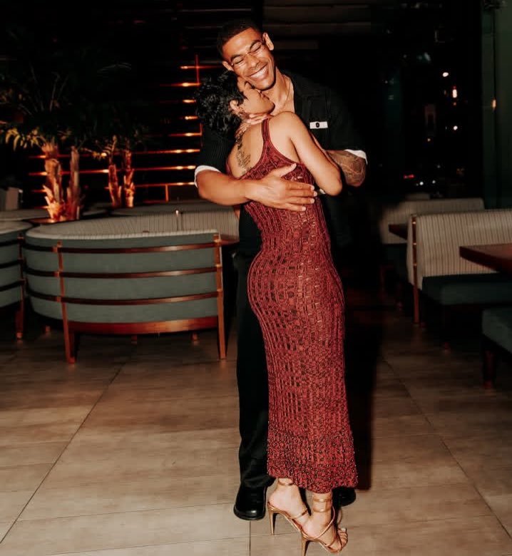 thatsmvfasa's tweet image. Aaron Pierre and Teyana Taylor in newly shared photo.