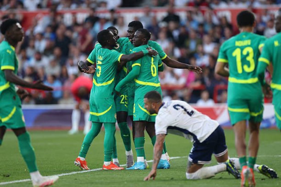 JoueursSN's tweet photo. Le Sénégal s’impose 3-1 contre l’Angleterre à Nottingham grâce à des buts d’Ismaila Sarr, Habib Diarra et Cheikh Sabaly ! 🇸🇳

SENEGAL REKK ♥️ https://t.co/9DKEay78rQ