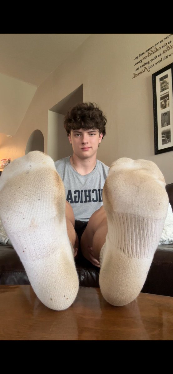 I need a useful slave to change my socks😈
#malefeet #findom <a href="/Thatonefella123/">Thatoneretweetaccount</a>